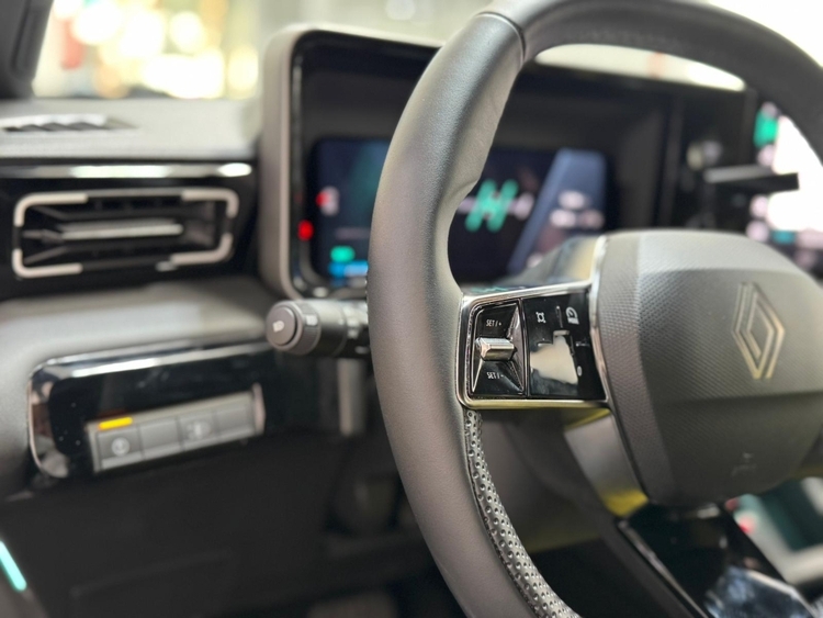 Renault 5 E-Tech 150 Comfort Range Iconic Five foto 8